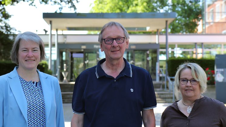 (v.l.) Präsidentin Prof.in Dr.in Verena Pietzner, Wilhelm Lohmann, und Personalratsvorsitzende Monika Riesmeier