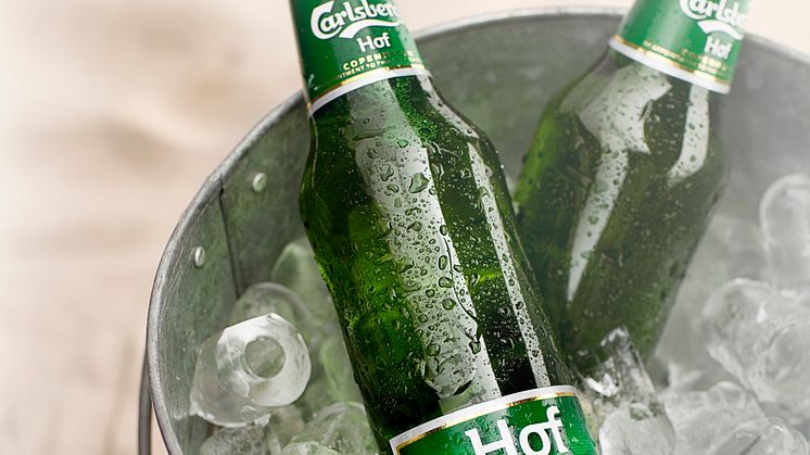 Svenskarnas favorit i miljövänligare förpackning: Carlsberg Hof - nu även i Premium PET-flaska