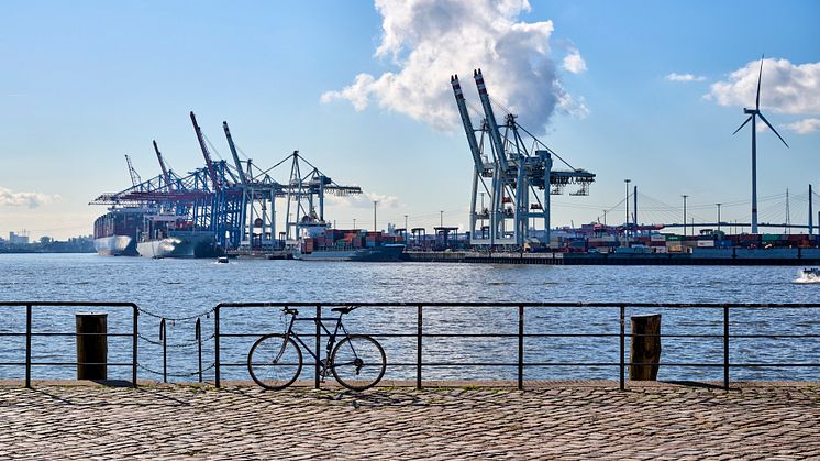 Hamburg: Port with container cranes © DZT/Florian Trykowski