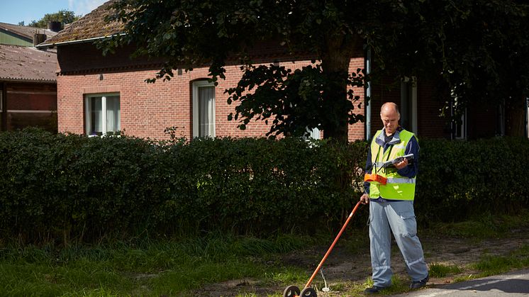 Symbolbild: „Detektive“ auf der Suche nach möglichen Lecks.