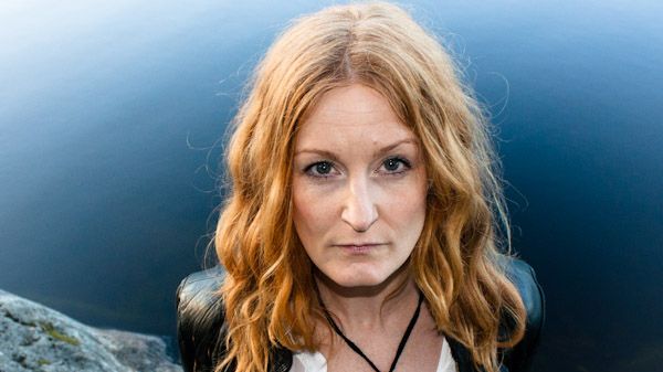 Anna Stadling tar E4 mot norr på nya studioalbumet