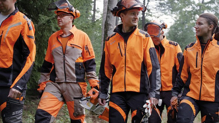 Det finns en hög utbildningsgrad inom den svenska skog- och grönytebranschen. 8 av 10 svenskar (80 procent) säger sig ha den utbildning som krävs för att arbeta med de maskiner de använder i sina yrken.