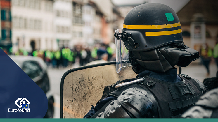 Police overlook a protest at Quai des Bateliers in Strasbourg. Photo ifeelstock/Adobe Stock