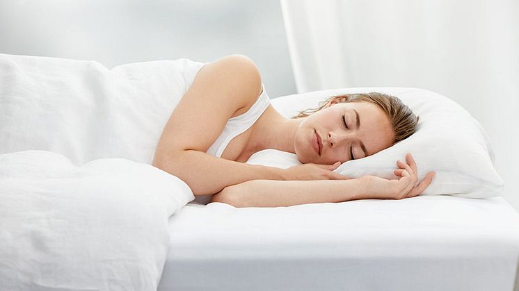 Jak na kvalitní spánek během teplých a parných nocí