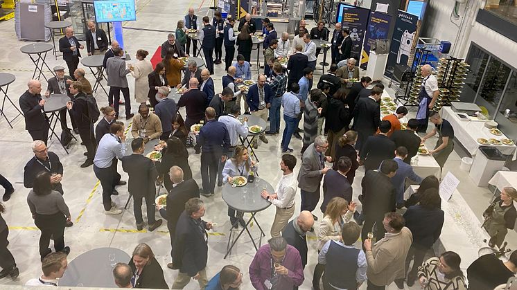 Forskningen, utrustningen och samverkan på Produktionstekniskt centrum i Trollhättan presenterades för konferensdeltagarna under Swedish Production Symposium 2024. Foto: Högskolan Väst