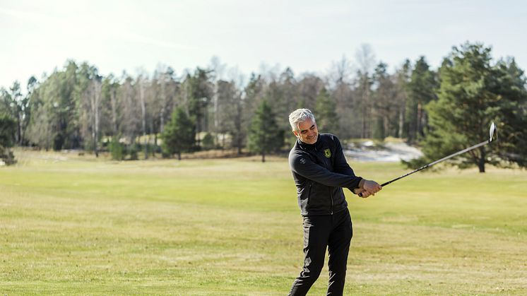 Med stöd från Klimatfond Strängnäs kan Strängnäs Golfklubb realisera sin plan på inköp av batteridrivna robotgräsklippare. Foto: Lina Östling