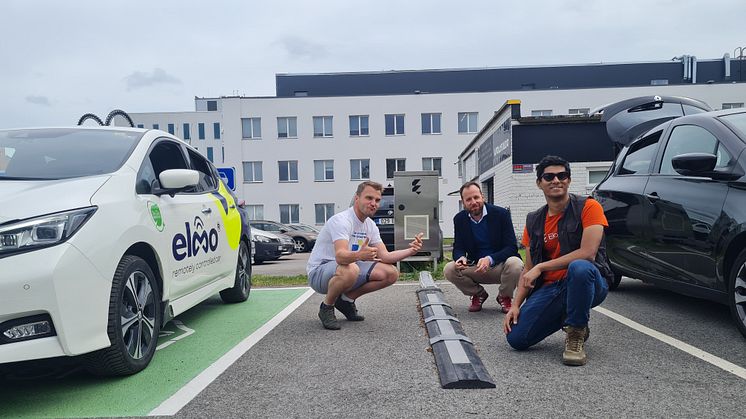Enn Laansoo Jr. CEO & Co-fonder Elmo, Andrea Costa Innovation Officer from EIT Urban Mobility and Archisman Datta Project Manager from Elonroad at the inauguration in Tallinn.