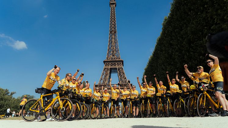 Över 2 600 cyklister och servicedeltagare går i mål i Paris för barn med svåra sjukdomar