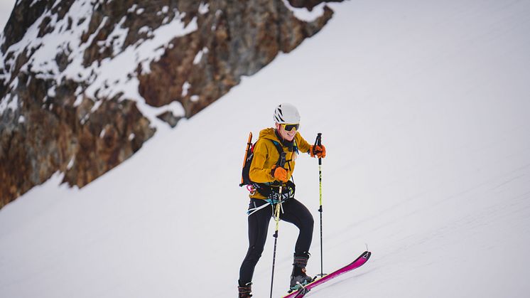 Rab athlete Anna DeMonte sets new ski FKT on Mont Blanc. ©Aaron Rolph