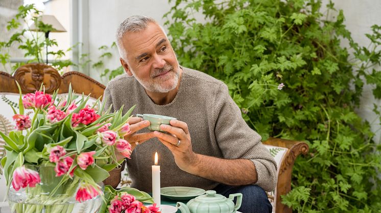 Hemma omger sig Ernst gärna av tulpaner och pelargoner. Foto: Cecilia Möller Kirchsteiger