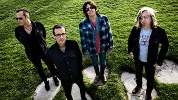 STONE TEMPLE PILOTS I ETT ÖVERRASKANDE FRAMTRÄDANDE MED CHESTER BENNINGTON PÅ AMERIKANSKA RADIOSTATIONEN KROQ