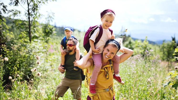 Familj, natur och... sex? Miljonlotteriets nya undersökning avslöjar svenskarnas hemligheter till en roligare vardag