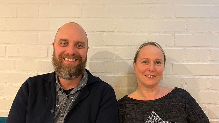 På bilden ser du Joakim Wijkander, rektor på Färsingaskolan och Rebecca Bäckman, biträdande rektor.