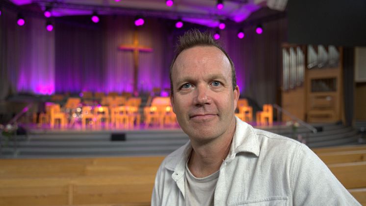 Marcus Ardenfors, pastor och föreståndare för Pingst Jönköping, säger att det under pandemin blev tydligt för dem att de behövde anpassa sig digitalt för att kunna upprätthålla en god kontakt och skapa delaktighet inom församlingen.