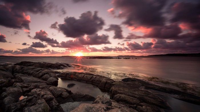 Bilden på solnedgången i Vallda Sandö är tagen av Henric Forsell.