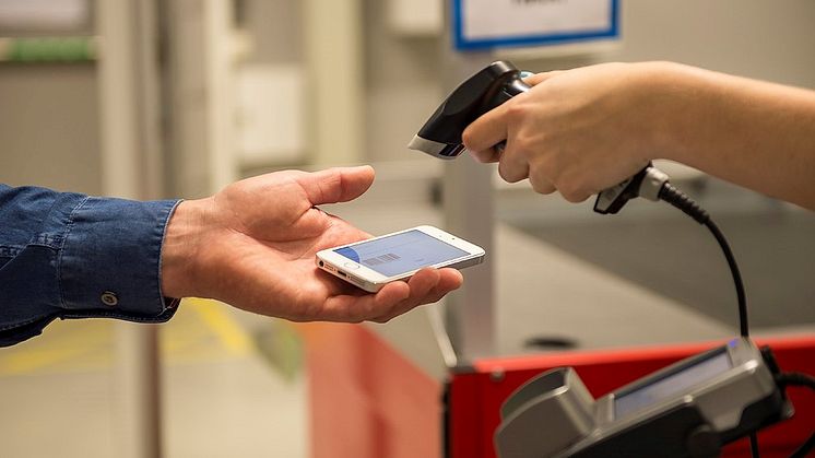 Med mobil ansökan blir kreditköpet effektivt och privat. En streckkod bekräftar köpet i kassan. Foto: Resurs Bank