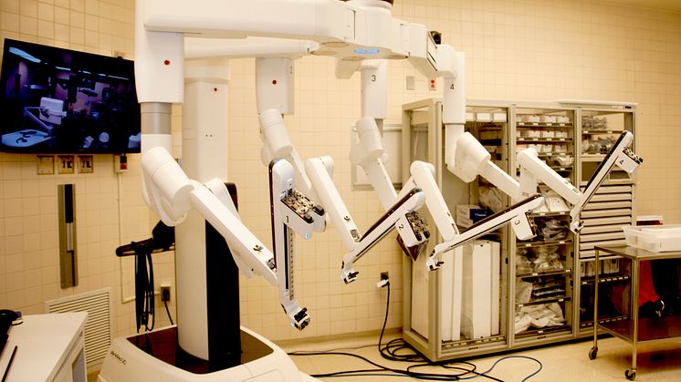 Graphene Flagship Associated Member Atomic Mechanics is designing, manufacturing and commercialising a range of sensor devices with applications in robotic surgery equipment. Credit: Wikimedia commons (Marcy Sanchez DVIDS)