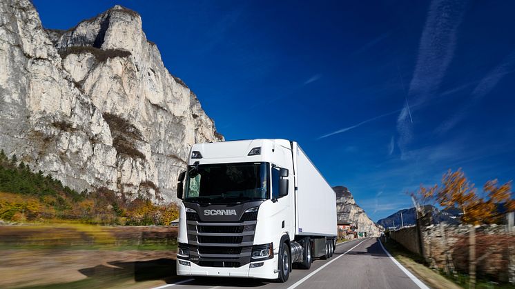 Nachhaltig im Fernverkehr unterwegs: der Scania R 410 LNG. 