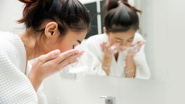 Dealing With Acne? 5 Lifestyle Changes To Make Today