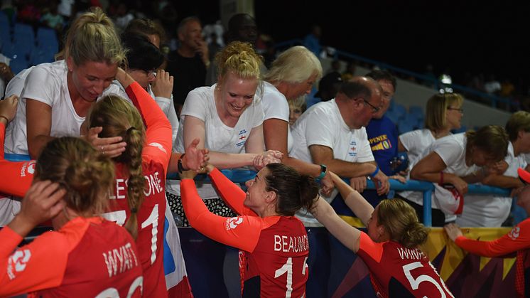 England celebrate with their fans. Photo: Getty Images