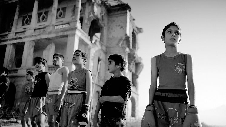 Jan Grarup: “Boys and young men during boxing training outside the former Palace of Kabul”. Vurdering: 10.000 kr.