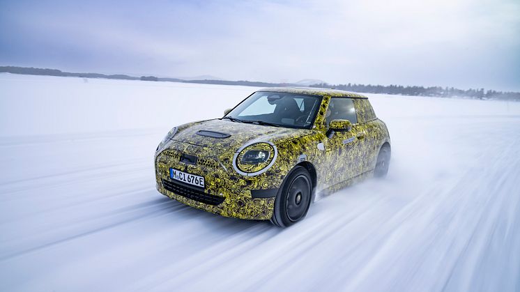 Neste generasjon elektriske MINI: Testes på nordisk is og snø