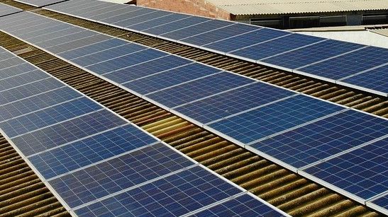 Solcellsinvesteringen kommer innebära en minskning av drygt 20 % av LB-Hus energiförbrukning för produktionen.