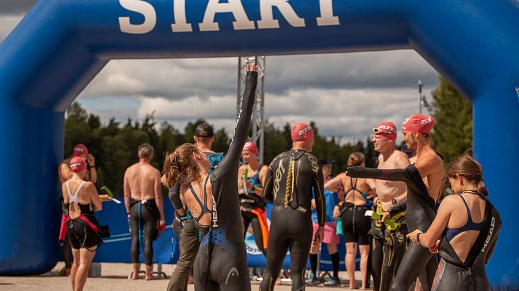 Programmet för Vansbrosimningen 2023 är nu släppt. Nästa vecka, onsdag den 28:e september, öppnar anmälan för sommarloppen 1-8 juli. Succésatsningen med Vansbro Vintersim fortsätter, Vansbro Nattsim återfinns på programmet och sommarveckan komprimera