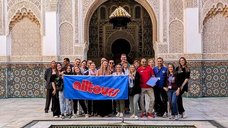 Besuch der ehemaligen Koranschule Ben Youssef in Marrakesch mit ihrer kunstvollen Architektur und den verzierten Innenhöfen.