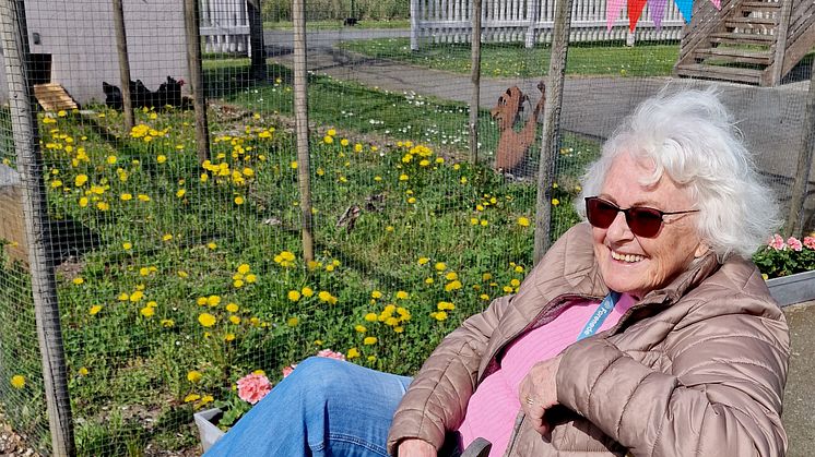 Här sitter boende gärna och njuter av de nya grannarna. 