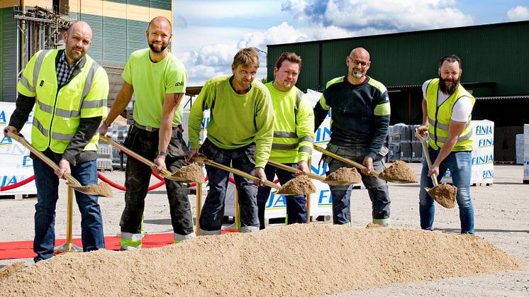 På bildet: Robert Larsson, produksjonsleder, Mattias Jonasson, maskinfører, Anders Johannesson, maskinfører, Daniel Olsson, formann, Lennie Eliasson, maskinfører og Andréas Selander, fabrikksjef.