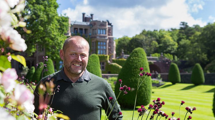 John Taylor är ny slottsträdgårdsmästare på Tjolöholms Slott. Foto: Thomas Carlén, Tjolöholms Slott.