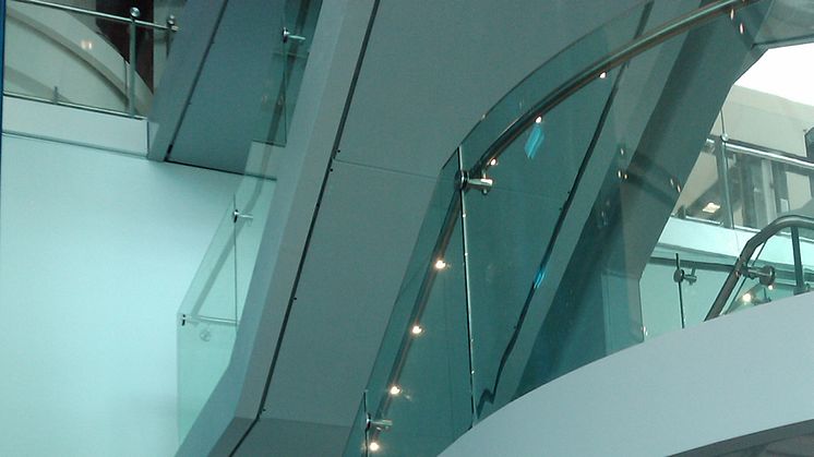 Fox Design presenterar HLS ledstång- och trappbelysning med LED på Dublin Airport. Bild 2