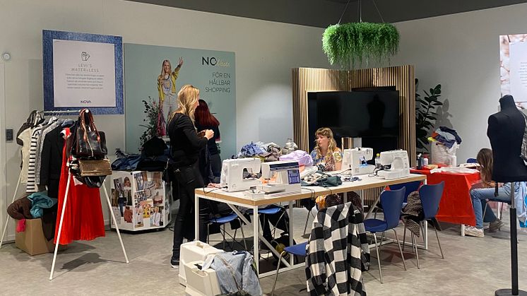 En av aktiviteterna under NO Waste-kampanjen på Nova var en workshop om att skapa nytt mode av secondhand.