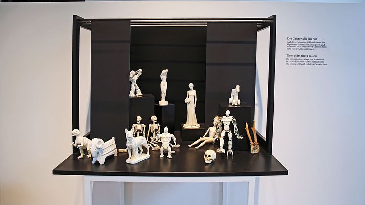GRASSI Museum für Angewandte Kunst Leipzig - "L'amour fou" - Miniatur-Bühne "Die Geister, die ich rief"