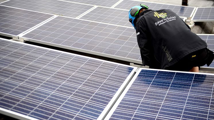 Wallenstam har tecknat avtal med Save by Solar som nu ska installera 508 solcellsmoduler på fastighetens tak. Det blir 1 000 kvadratmeter som bidrar till en klimatsmart vardag för kontorshyresgästerna som flyttar in i slutet av nästa år.