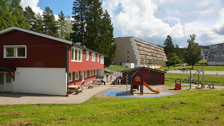 Vestliskogen barnehage ligger øverst på Vestli, omtrent fem minutter å gå fra Vestli torg. 