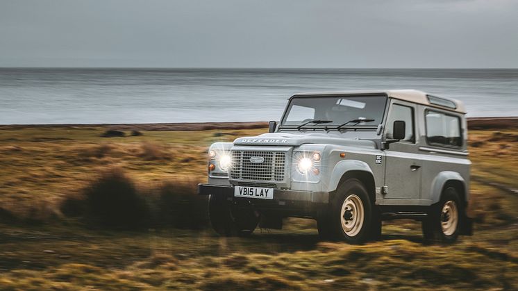 LAND ROVER CLASSIC DEFENDER WORKS V8 ISLAY EDITION 24