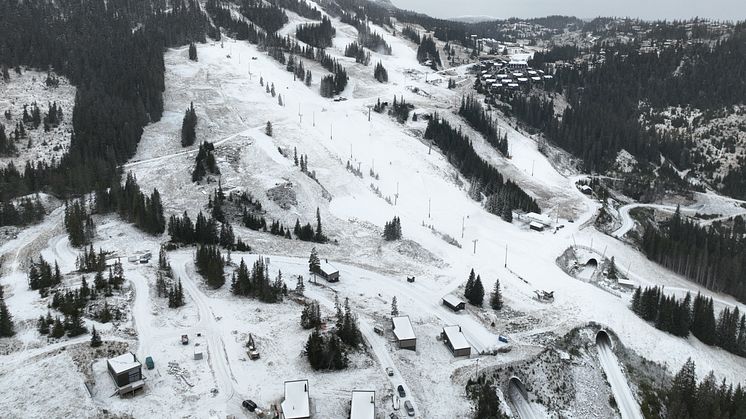 HVITE FJELL: Kvitfjell i all sin prakt med masse snø! Sesongåpning er 3. november! Foto: Alpinco.