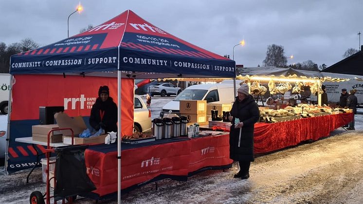 Rapid Relief Team bjuder på kaffe och bulle med Majblommans Riksförbund i Unnaryd