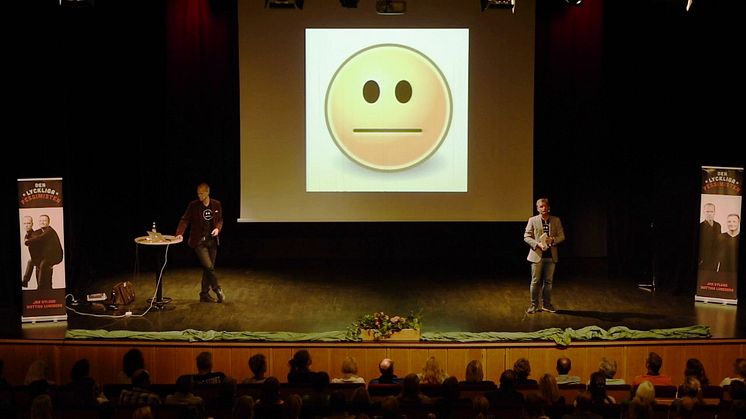 Humorföreställningen "Den Lyckliga Pessimisten" kommer till Moraparken 11 november