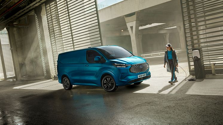 Ford presenterar den nya, helt elektriska E-Transit Custom