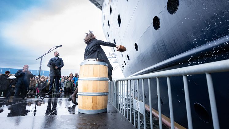 Havila Capella christened in Fosnavåg 