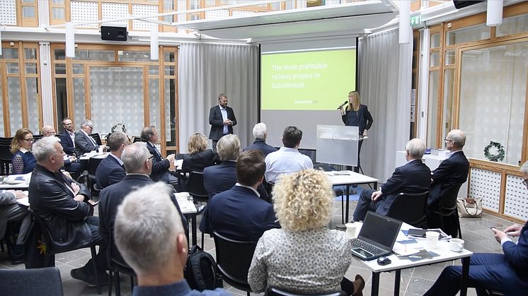 Ett 20-tal företag samlades för en snabbare järnvägsförbindelse mellan Oslo och Stockholm