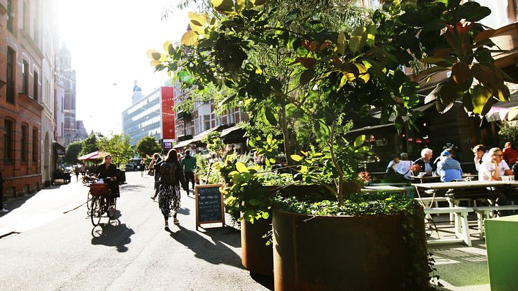 Sommargata på Friisgatan förra året. Snart får Kärleksgatan samma skepnad.