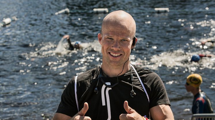 Tävlingsledare Clas Björling hälsar alla välkomna till Vansbro Triathlon. Foto: Mickan Palmqvist, Ateljé L-Foto
