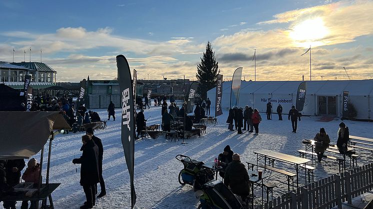 Solen sken över Piteås och Skellefteås rekryteringsevent på Skansen under lördagen.