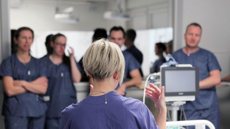 Vårdstudenter vid Högskolan Väst har nu fått dispens att genomföra undervisning på campus.