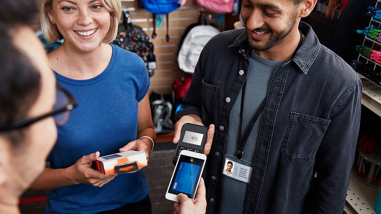 66 procent av personer i Sverige har någon gång betalat med mobilen i en butik.