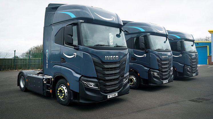 Amazons 1 064 lastbilar från IVECO drivs av toppmoderna FPT Industrial Cursor 13-naturgasmotorer och är utrustade med CNG-tankar som rymmer 1 052 liter vardera.